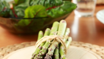 Salade d'asperges et d'épinards
