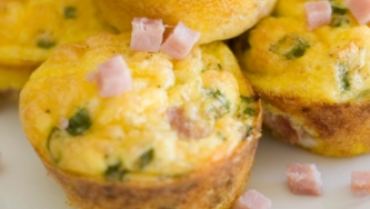 Muffins miniatures au fromage et jambon