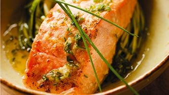 Filets de saumon au four avec vinaigrette au gingembre