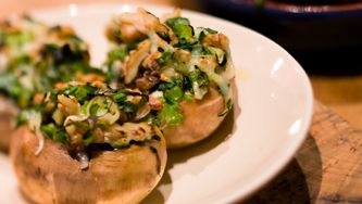 Champignons farcis au fromage et aux noix