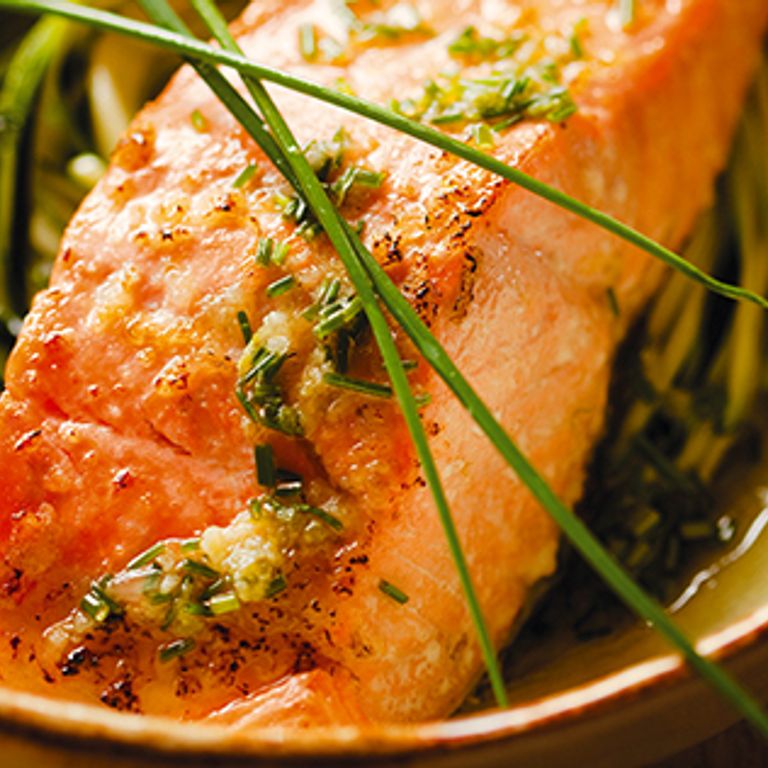 Filets de saumon au four avec vinaigrette au gingembre