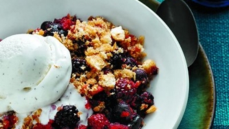 Crumble double-fruit aux noix