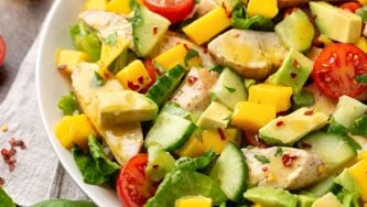 Salade de poulet et de mangue