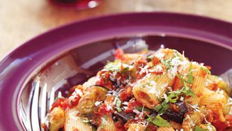 Rigatoni à l'aubergine et aux tomates