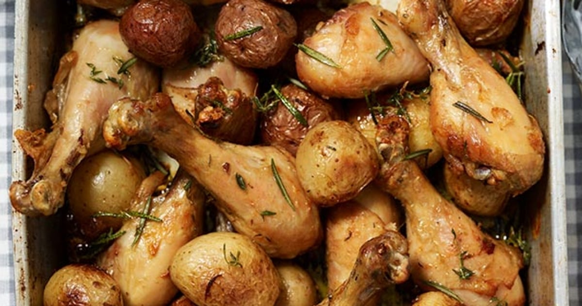 Casserole de pilons de poulet et de pommes de terre à l'ail et au ...