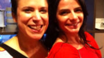 3 femmes et 1 coussin