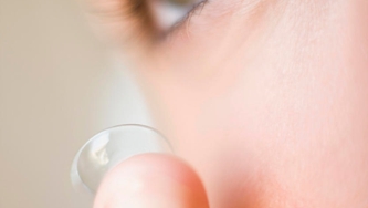 Nettoyer ses lentilles cornéennes
