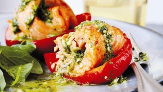 Poivrons farcis à la truite, sauce à la coriandre