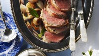Rosbif au bacon et aux échalotes avec son jus au porto et aux canneberges