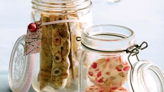 Biscuits frigidaire aux cerises et aux pacanes