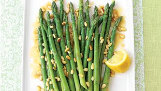 Asperges et pignons au beurre