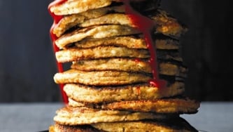 Pancakes à l’avoine, sauce aux framboises