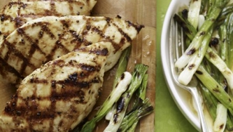 Poitrines de poulet grillées et oignons verts marinés