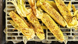 Épis de maïs grillés à la lime et au chili