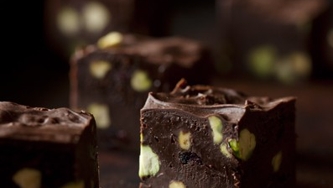 Fudge aux pistaches et aux canneberges