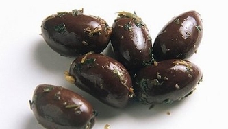 Olives chaudes à l'ail, au thym et au citron