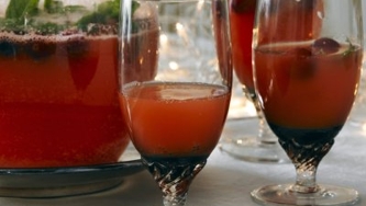 Punch aux pêches et au vin de Jehane Benoit