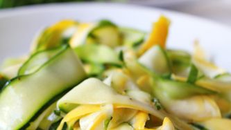 Rubans de courgette à l'ail
