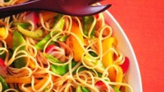 Salade de crabe et de nouilles à la japonaise