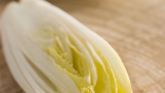Salade d'endives à l'orange et aux pacanes