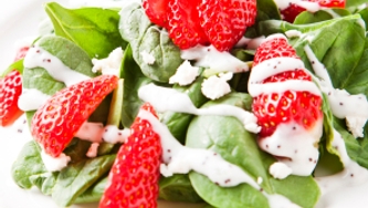 Salade aux fraises et aux épinards