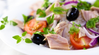 Salade de riz et de thon à l'orientale