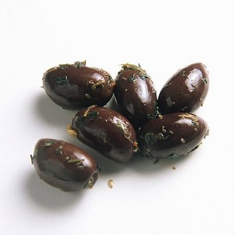 Olives chaudes à l'ail, au thym et au citron