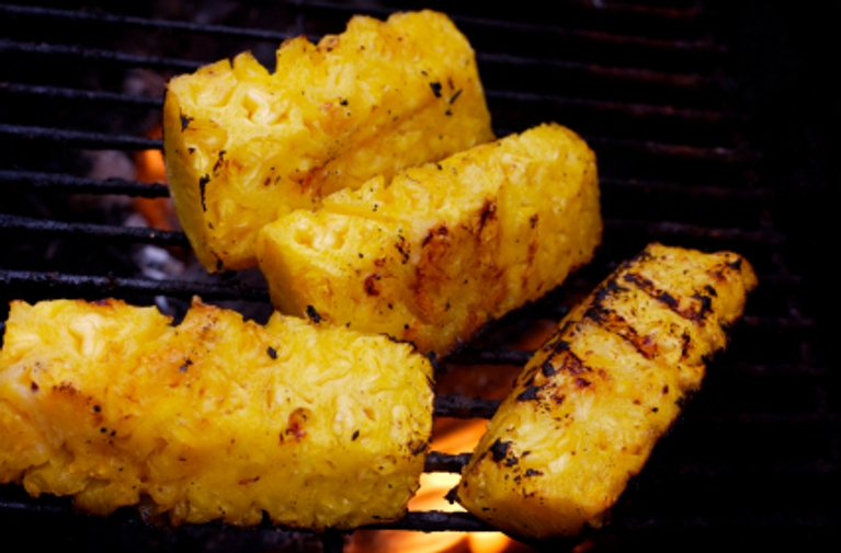 Salade d'ananas grillé, vinaigrette au fruit de la passion