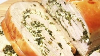 Roulé de poitrine de dinde rôtie aux herbes