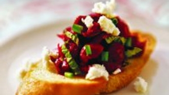 Bruschettas aux cerises et au basilic