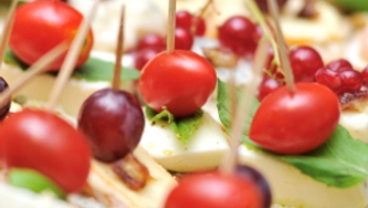 Canapés à la tomate cerise et au bocconcini