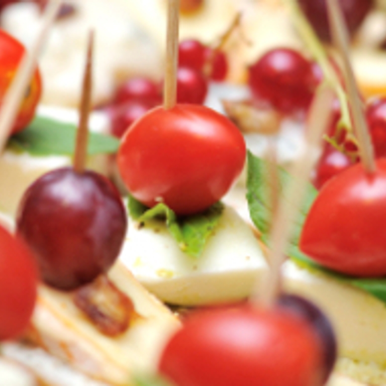 Canapés à la tomate cerise et au bocconcini