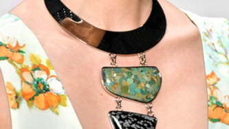 5 astuces pour porter les gros bijoux