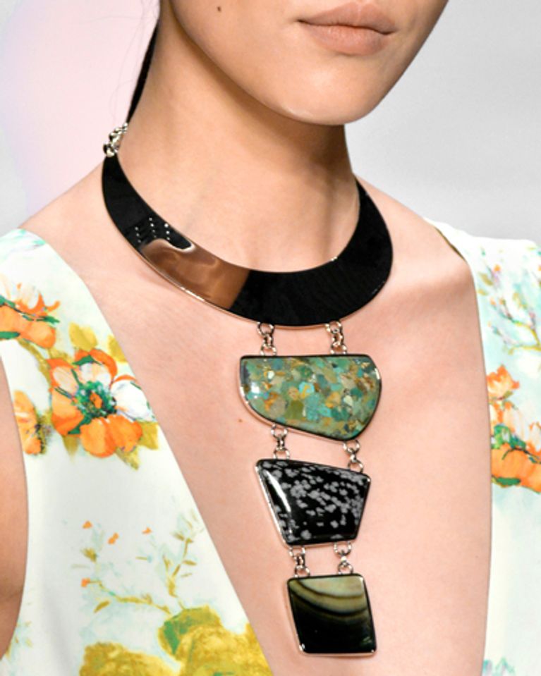5 astuces pour porter les gros bijoux