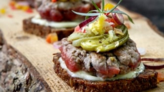 Pariser bøf (tartare de bœuf saisi)