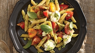 Pennes aux tomates, mozzarella et pesto