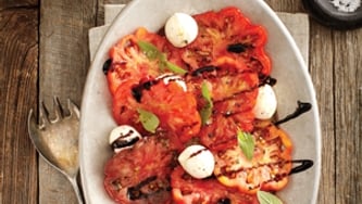 Salade Capri aux tomates Heirloom