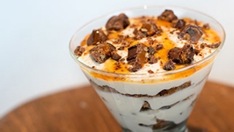 Commandité : Parfaits mousseux au gâteau au fromage et caramel avec morceaux de chocolat TURTLES Pacanes et brownies au fudge