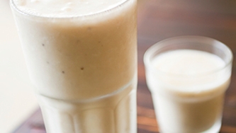 Smoothie express vanillé au soya, yogourt, pruneaux et banane