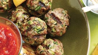 Boulettes de porc haché et courgettes