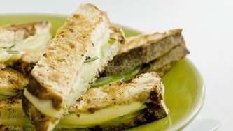 Grilled cheese pommes et romarin