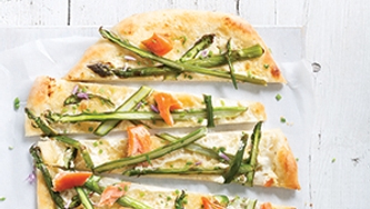 Pizza aux asperges et à la truite fumée
