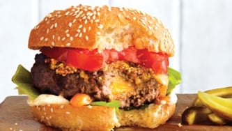 Burgers de bœuf farci au cheddar