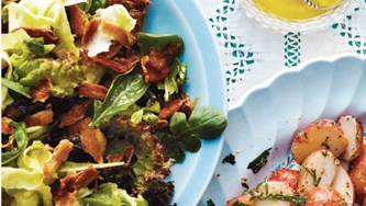 Salade verte au bacon et aux dattes