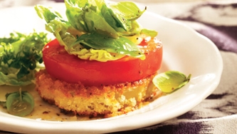 Étagé de tomates vertes et rouges