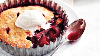 Petits poudings aux prunes et au gingembre