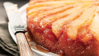 Gâteau renversé aux poires parfumé au gingembre
