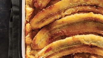 Pouding au pain à la banane et à la noix de coco