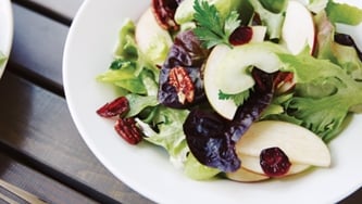 Salade pommes, pacanes et canneberges