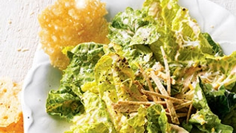 Salade César au piment chipotle et croustilles de parmesan